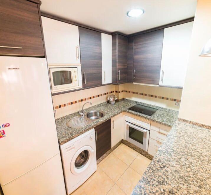 Calle Cuesta Apartment - Near Beach フエンヒロラ エクステリア 写真