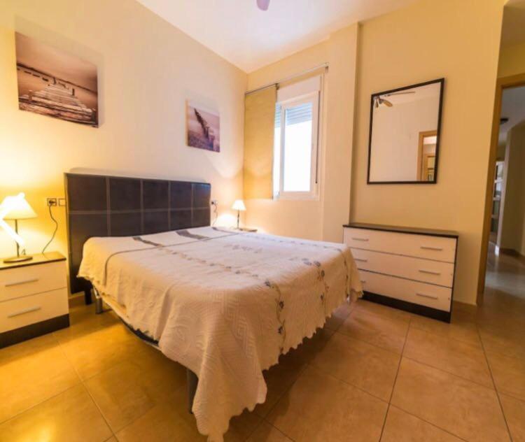 Calle Cuesta Apartment - Near Beach フエンヒロラ エクステリア 写真